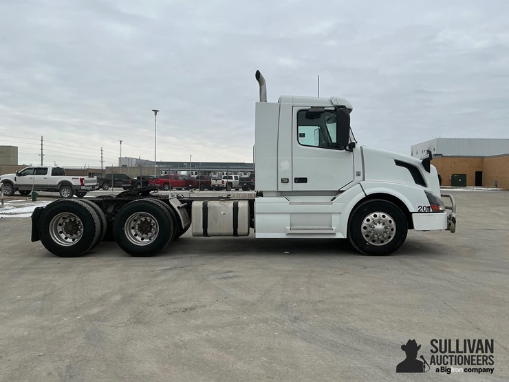 2012-volvo-vnl64t300-image-4