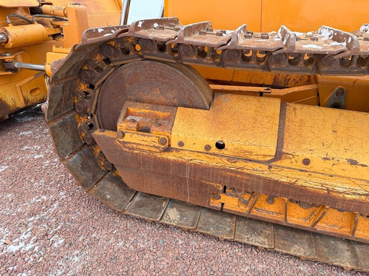 2011-case-1650l-xlt-image-9