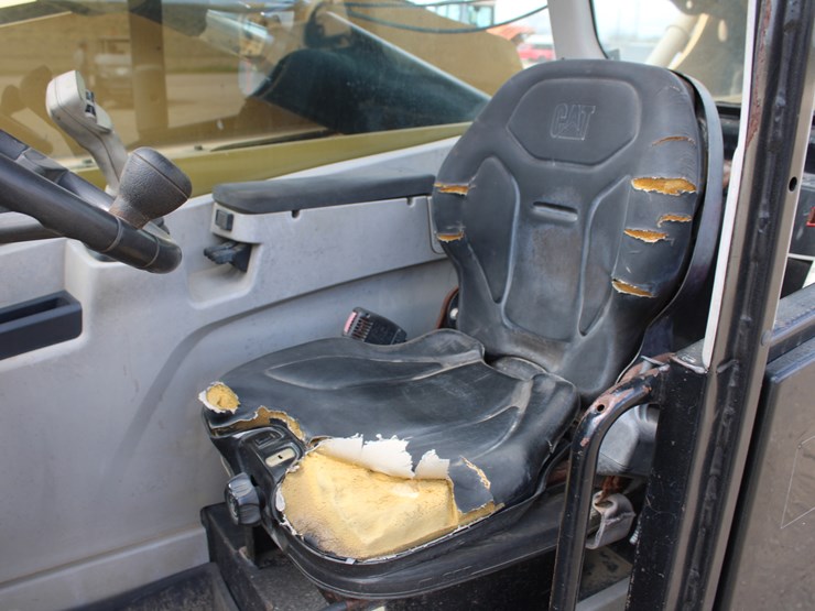 2015-caterpillar-tl1055-image-6