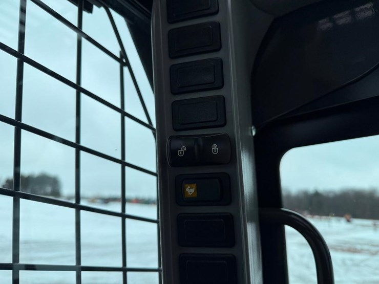 2023-new-holland-c334-image-41