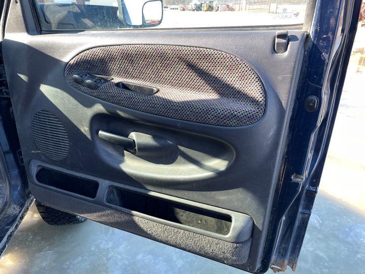 2001-dodge-ram-2500-image-39