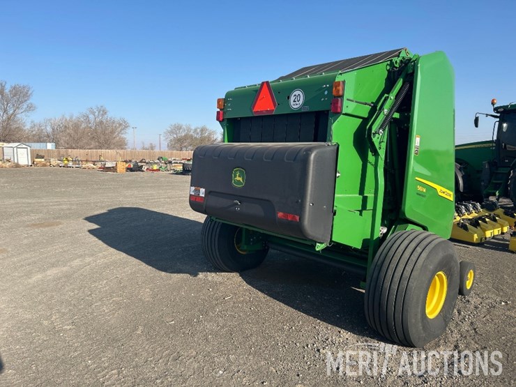 john-deere-561m-image-3