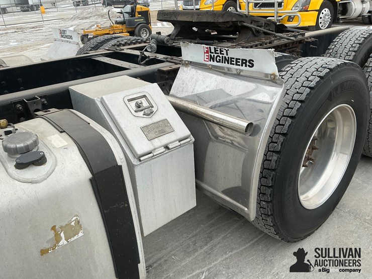 2012-volvo-vnl64t300-image-19