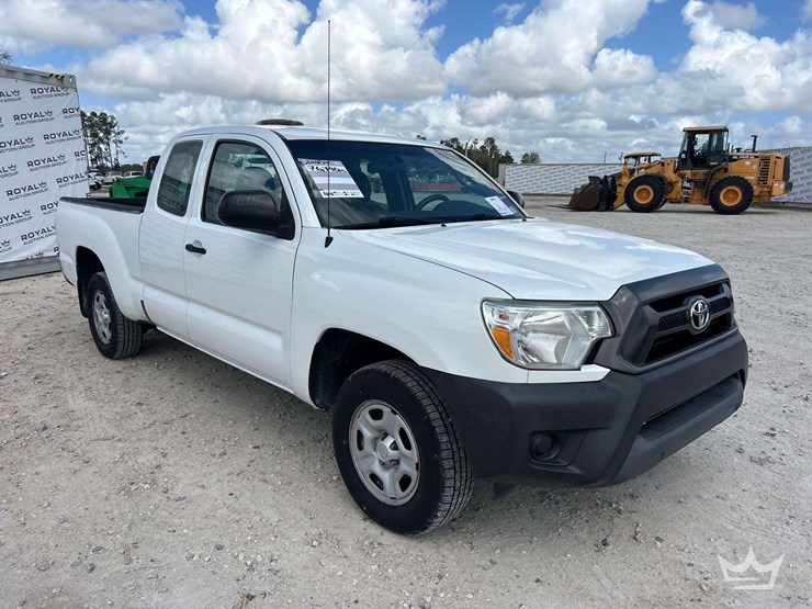 2015-toyota-tacoma-image-2
