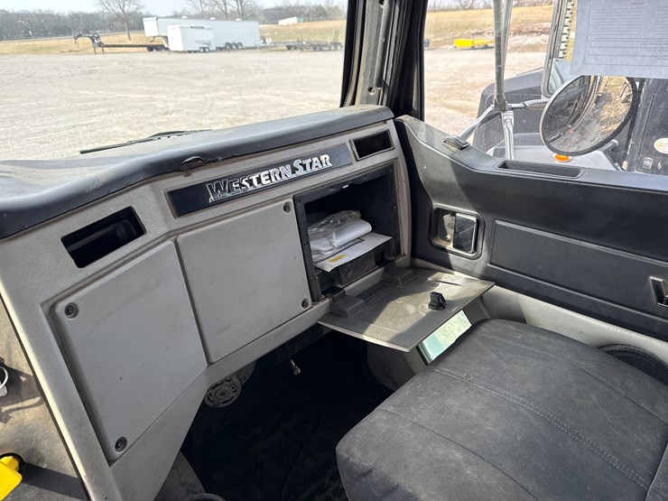 2018-western-star-4700sb-image-37
