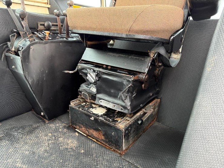 #44-•-lot-44-image-34