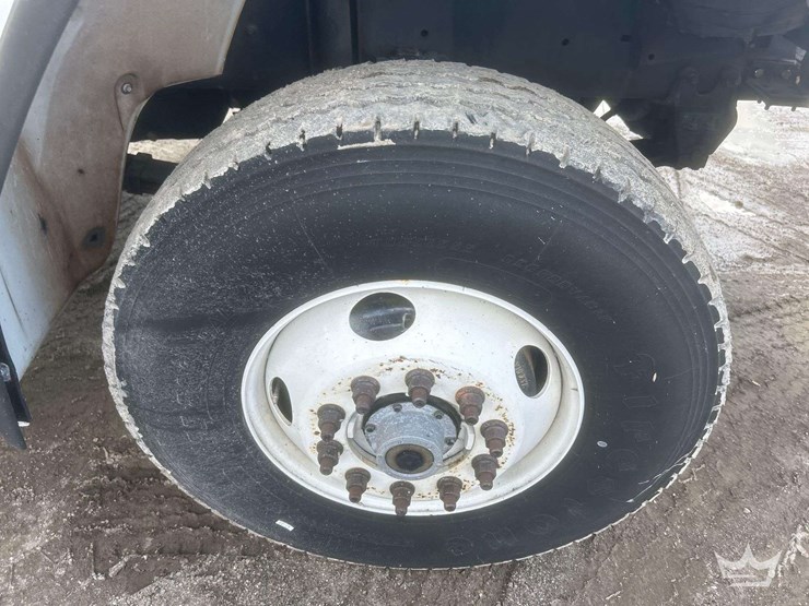 1999-freightliner-fl80-image-44