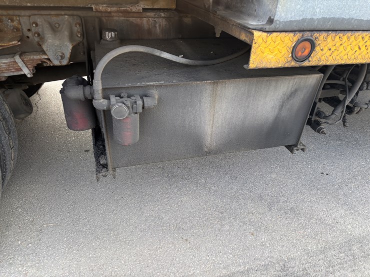 2005-gmc-t7500-image-75