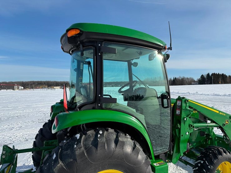 john-deere-4052r-image-18