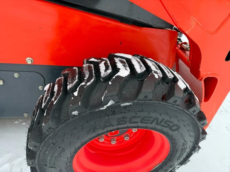 kubota-ssv75-image-17