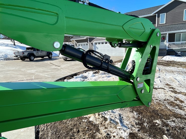 #103-•-2024-leguan-225-track-drive-articulating-boom-lift-image-30