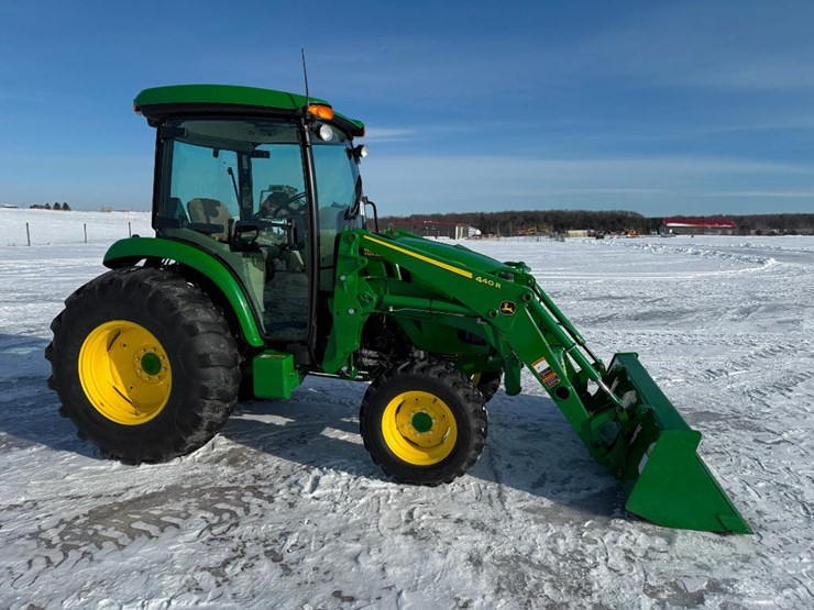 john-deere-4052r-image-3