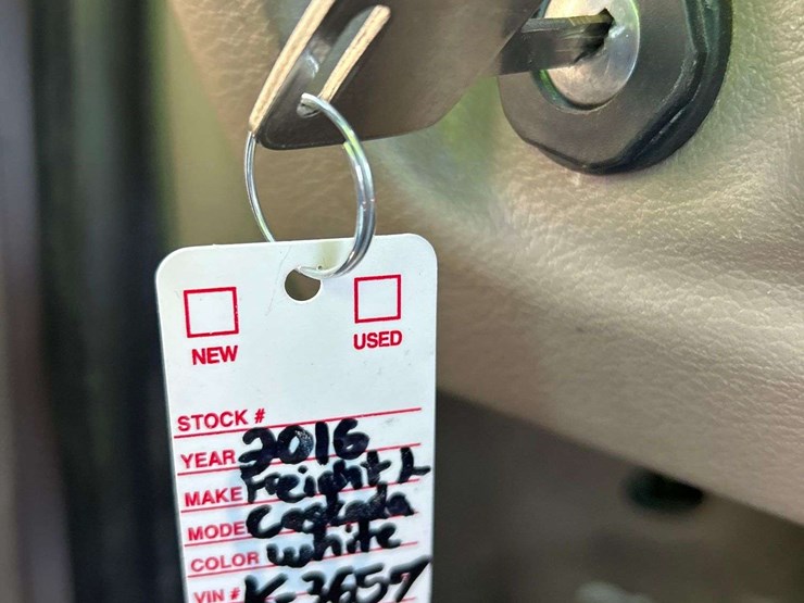 2016-freightliner-cascadia-125-image-40