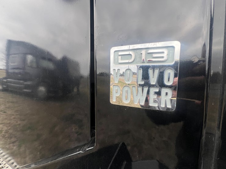 2012-volvo-vn-image-46