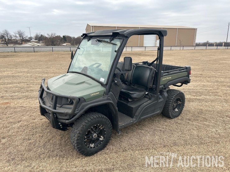 2021-john-deere-gator-image-1