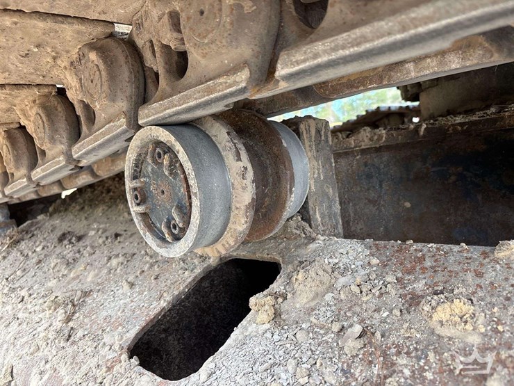 2017-caterpillar-336f-image-44