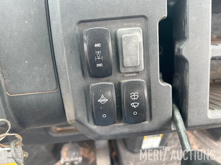 2021-john-deere-gator-image-49