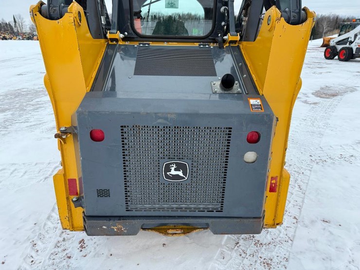 2018-deere-318g-image-19