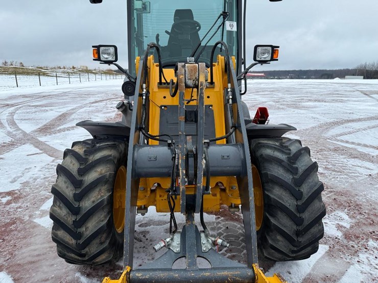 2019-deere-244l-image-43