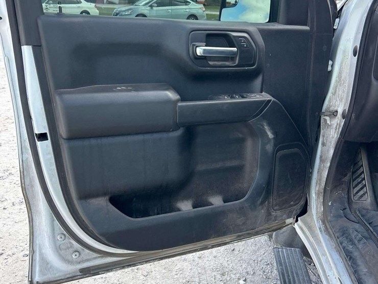 2023-chevrolet-silverado-1500-image-10