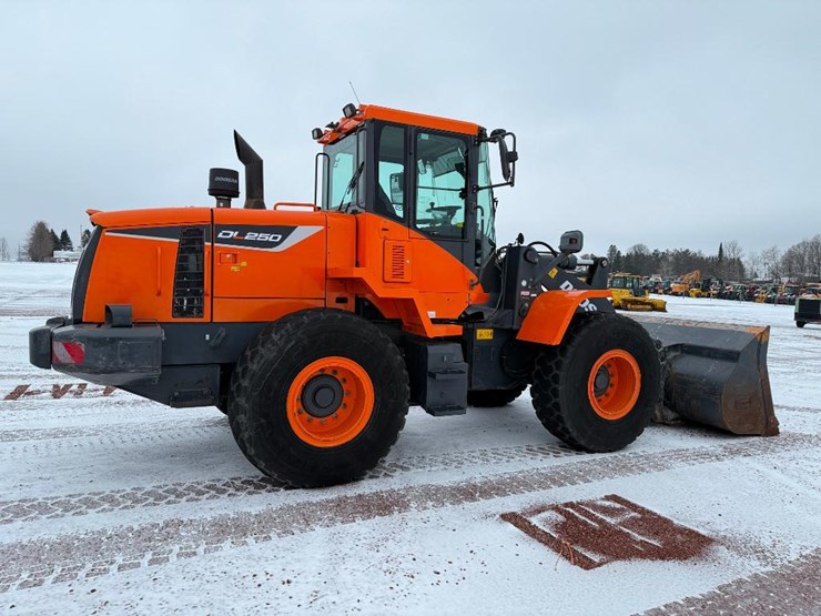 2018-doosan-dl250-5-image-4