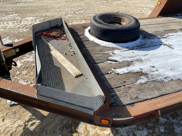 #300-•-2005-towmaster-dual-axle-trailer-(sells-with-no-title)-image-15