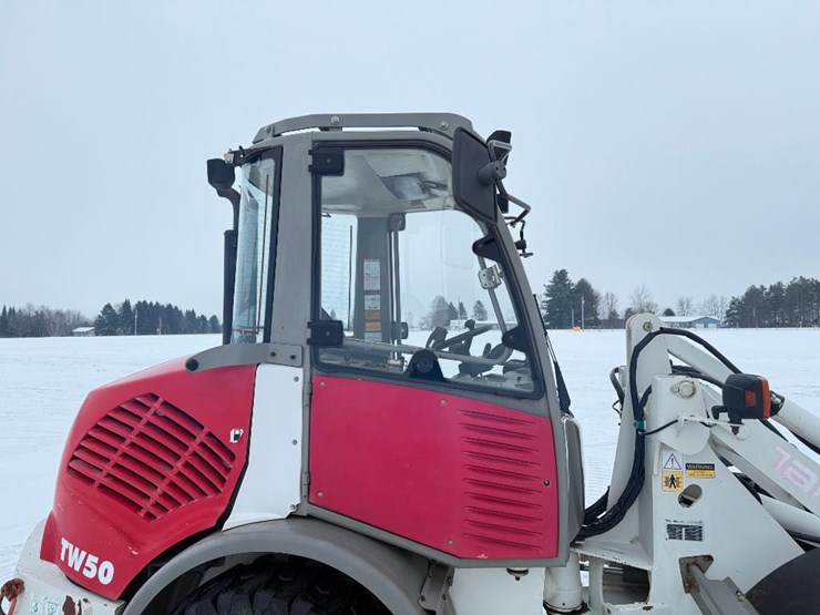 2013-takeuchi-tw50-image-16