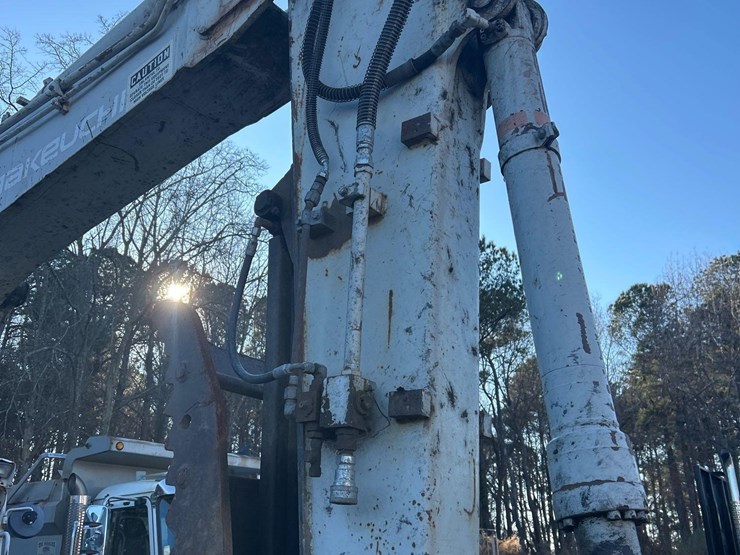 2015-takeuchi-tb1140-image-10