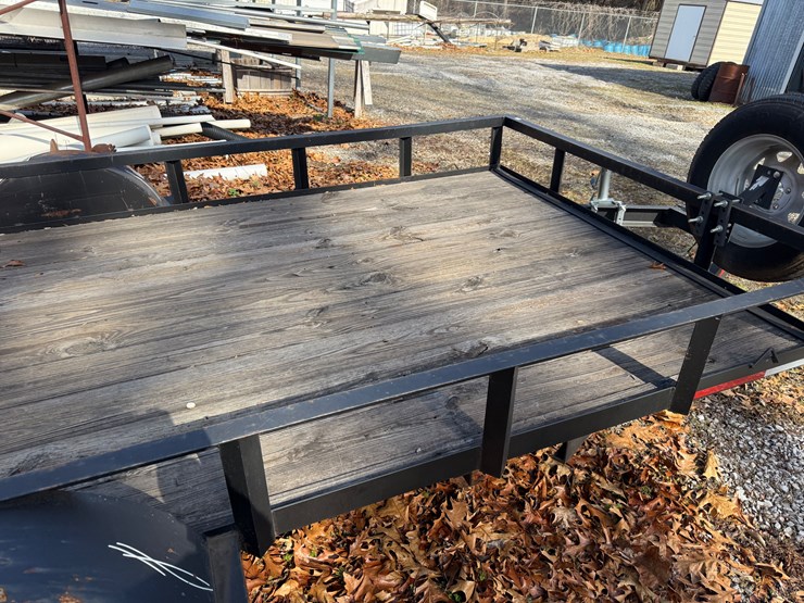 #7-•-12’-x-76”-trailer-with-gate-image-6