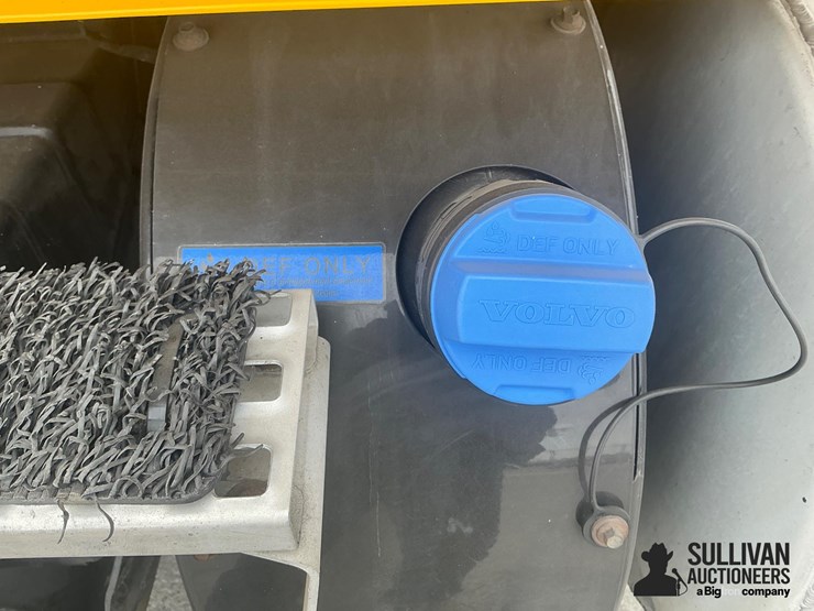 2017-volvo-vnl64t300-image-17