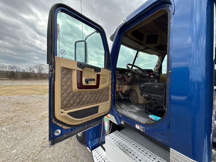 #30930-•-2012-freightliner-coronado-tandem-axle-truck-tract-image-24