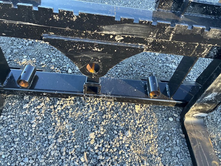 #115443-•-60"-skidsteer-mt-pallet-forks-image-4