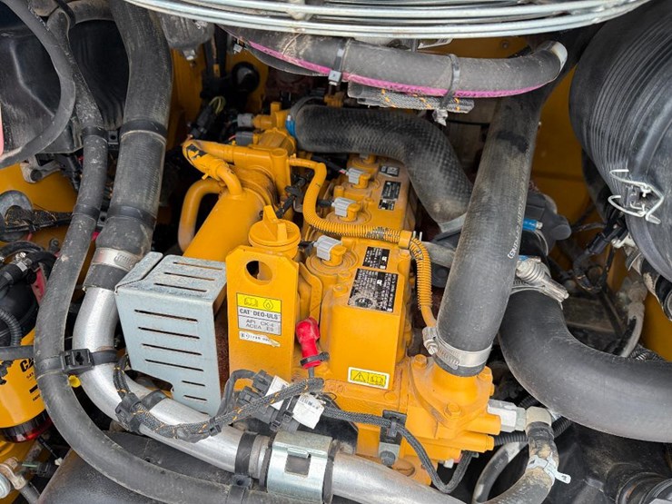 2022-caterpillar-246d3-image-26