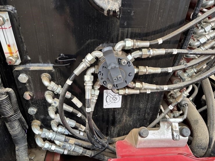 2021-takeuchi-tb240-image-42