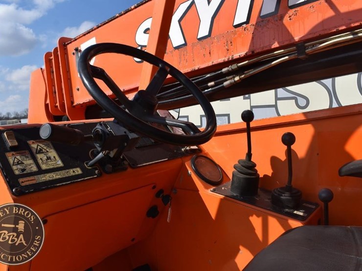 2015-sky-trak-8042-image-46