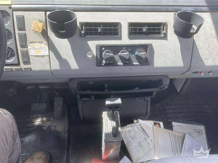 1999-freightliner-fl80-image-14