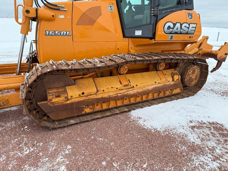 2011-case-1650l-xlt-image-8