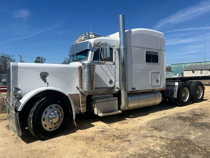 2000-peterbilt-379-image-1