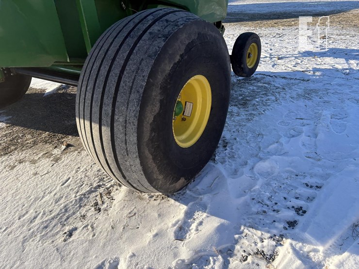 2020-john-deere-560m-image-9