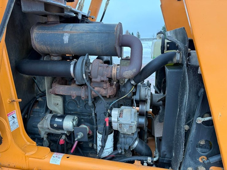 2011-case-570m-xt-image-47