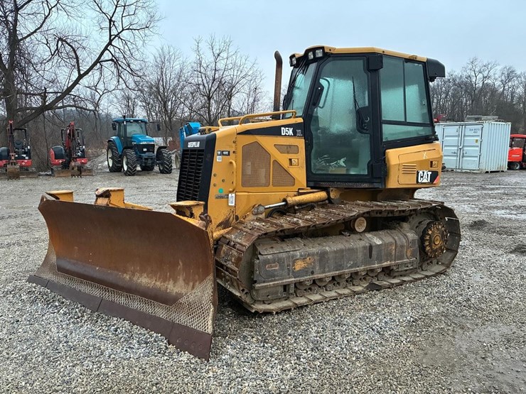 caterpillar-d5k-xl-image-1