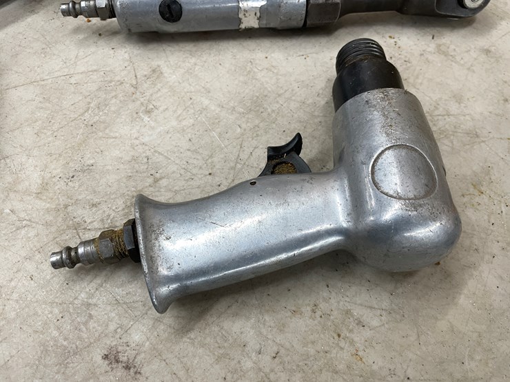 caterpillar-12-image-13