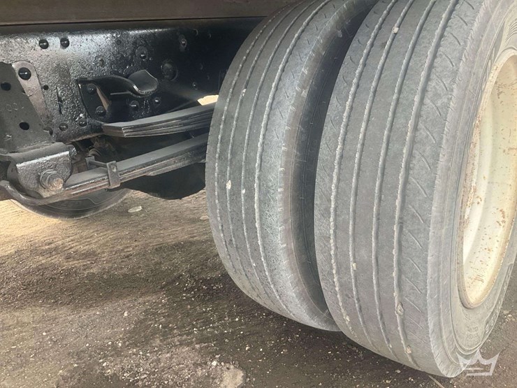 2010-gmc-w5500-image-26