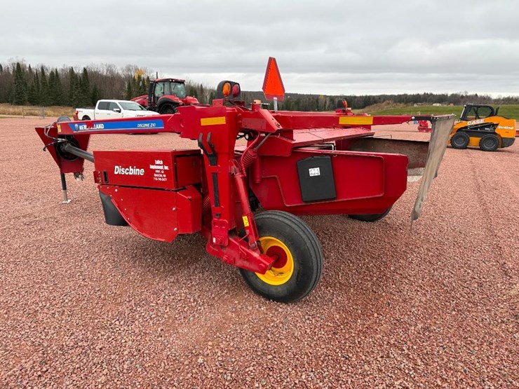 new-holland-210-image-5