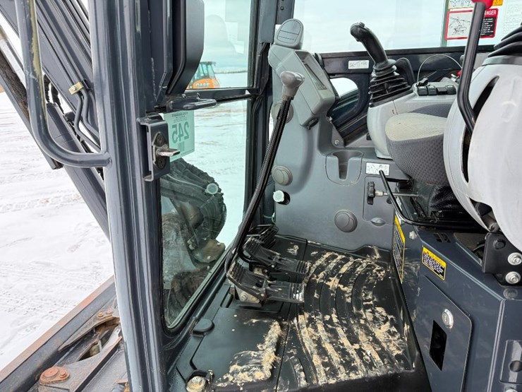 2018-deere-35g-image-48