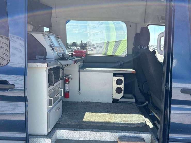 2015-ford-transit-image-27