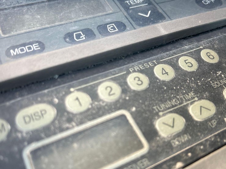 deere-240d-lc-image-9