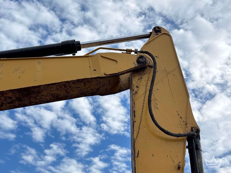 2017-caterpillar-336f-image-11