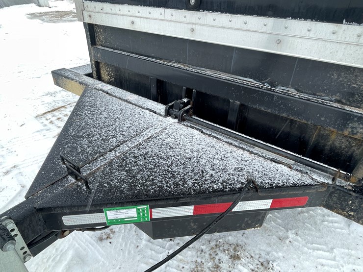 #135-•-2022-rock-line-products-air-tow-ground-loading-enclosed-trailer-(has-wi-title)-image-13
