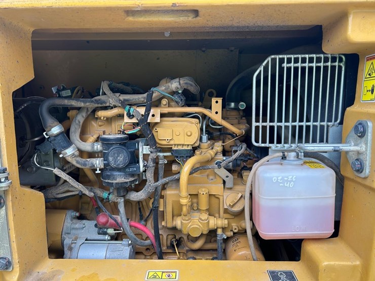 2021-caterpillar-306-image-16